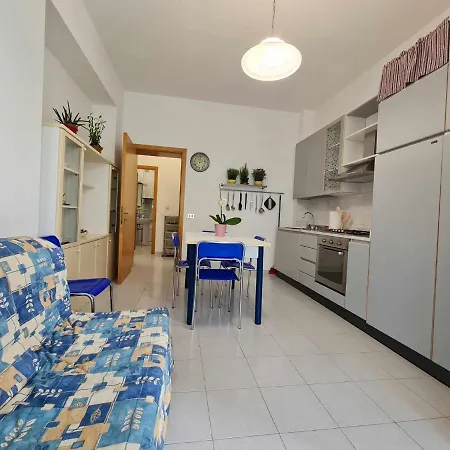 R31 - Numana: Trilocale Con Terrazzo Vista Mare *
